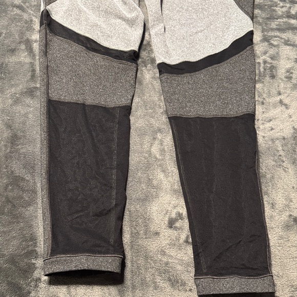 CALIA by Carrie Underwood Gray and Black 7/8 Leggings - Picture 7 of 8